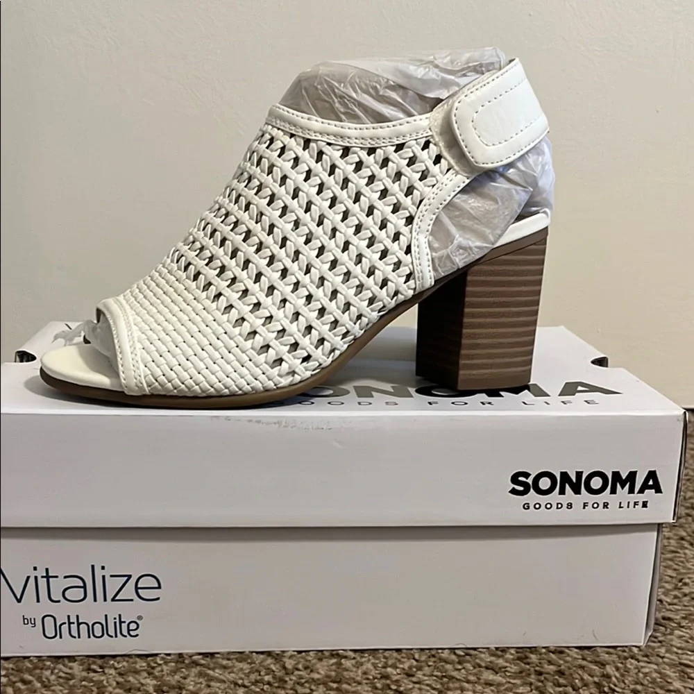 Sonoma White Peep-Toe Sandals - Picture 1 of 13